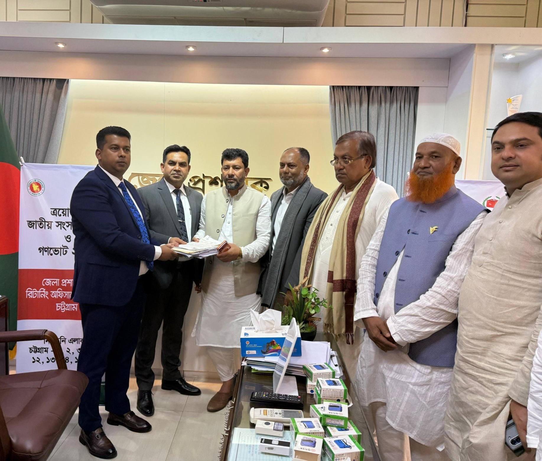 চট্টগ্রাম-১৫ আসনে বিএনপি প্রার্থী নাজমুল মোস্তফা আমিনের মনোনয়নপত্র জমা